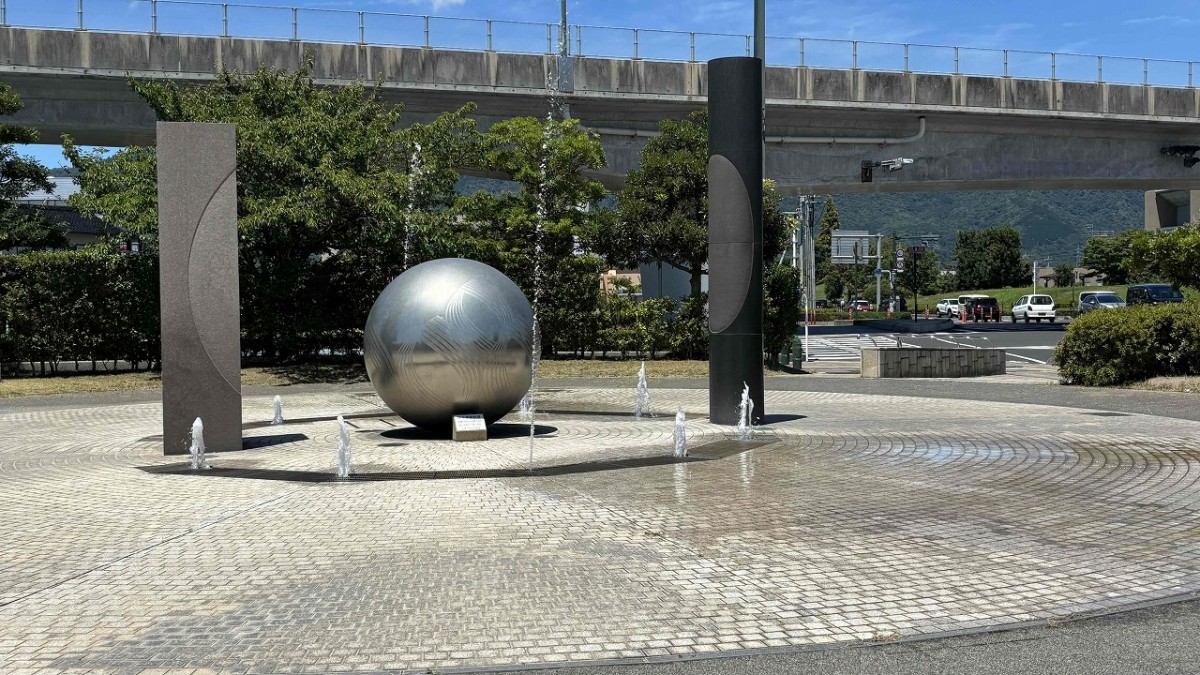 島根県出雲市にある『姫原西公園』噴水稼働時の様子