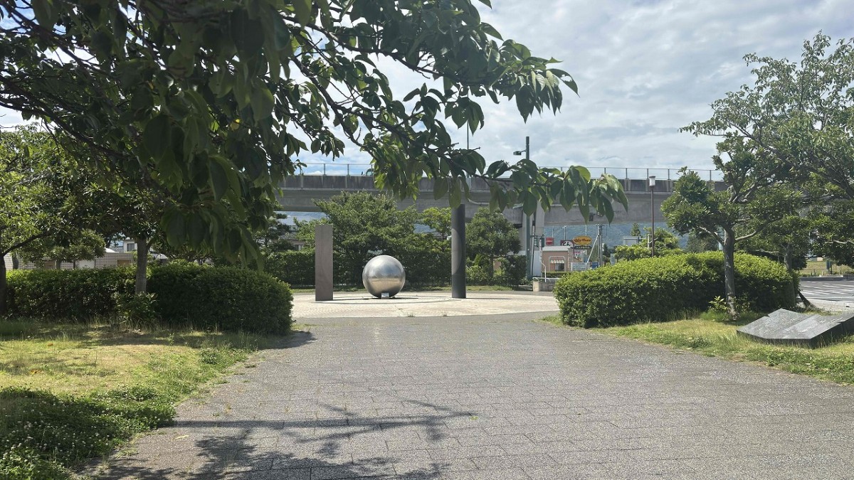 島根県出雲市にある『姫原西公園』の芝生エリア