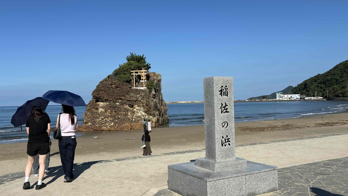 島根県出雲市『稲佐の浜』の弁天島