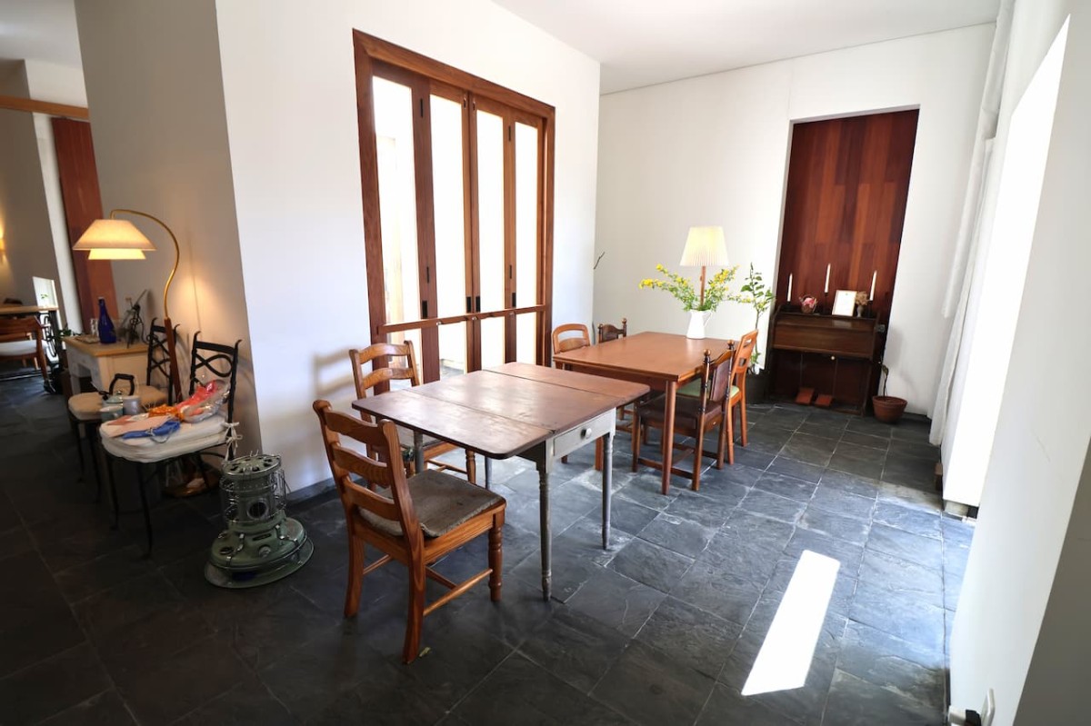 島根県松江市八束町・大根島のカフェ『cafe celeste』の店内
