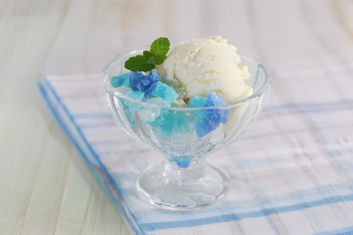 島根県出雲市『津山屋製菓』の商品「わたしの夏こはくとう」で作った琥珀糖アイス