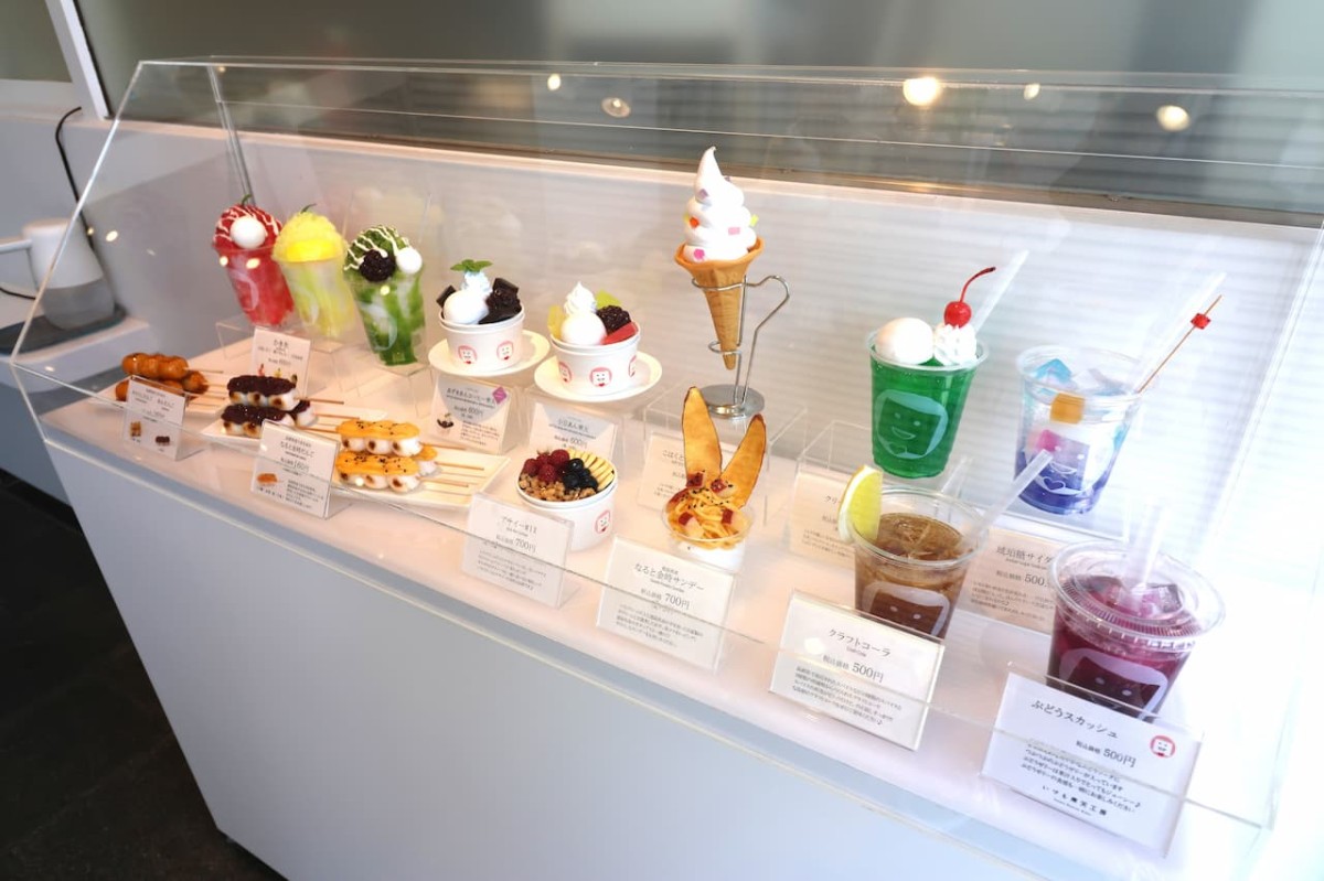 島根県出雲市『いづも寒天工房』のスイーツ＆ドリンクのディスプレイ