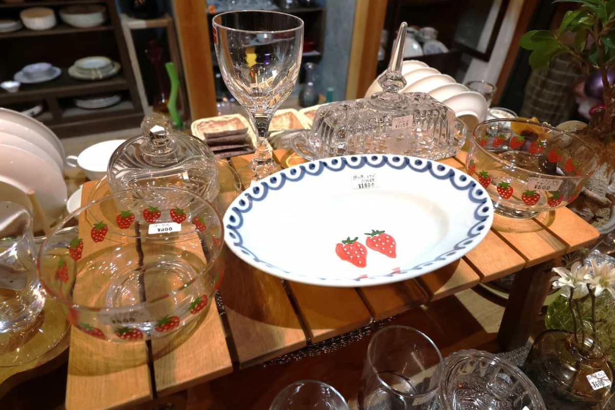 島根県安来市『アンティーク雑貨M＆C』の食器