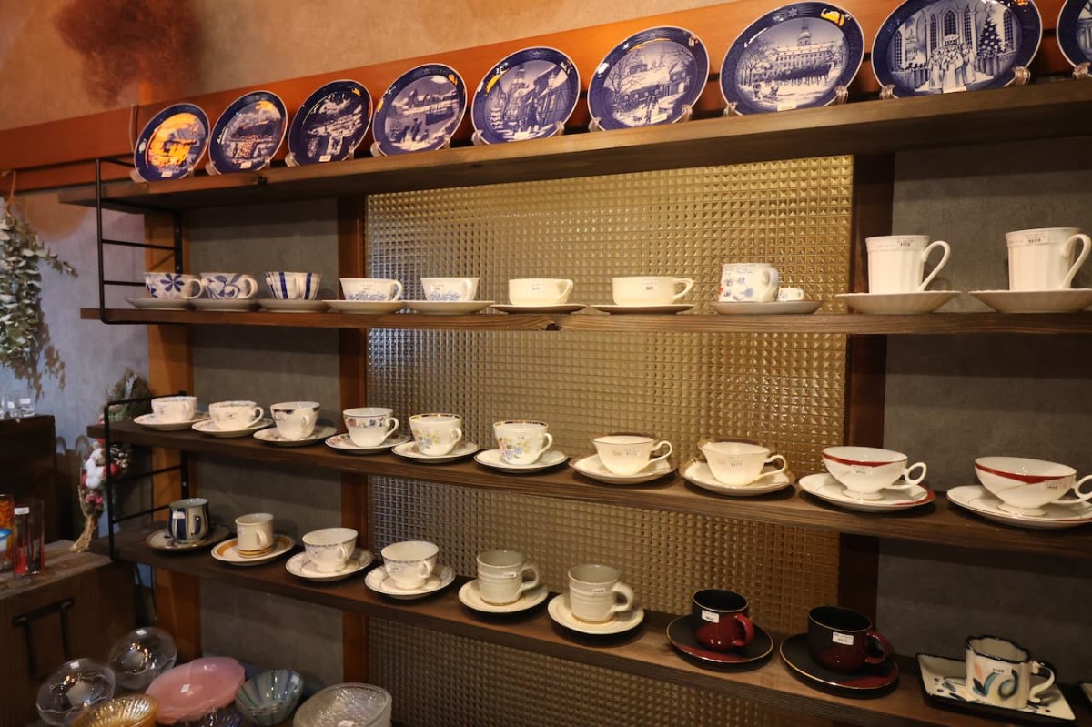 島根県安来市『アンティーク雑貨M＆C』の食器