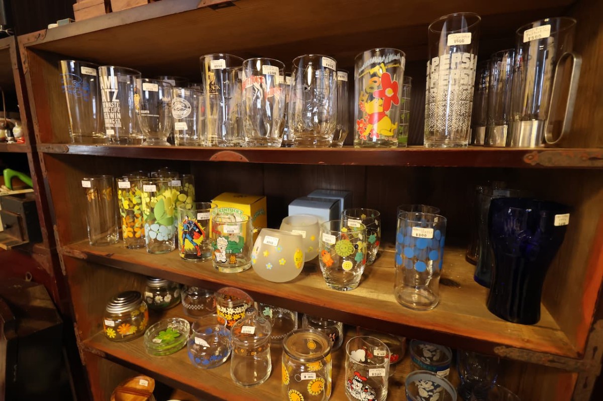 島根県安来市『アンティーク雑貨M＆C』のレトロ食器