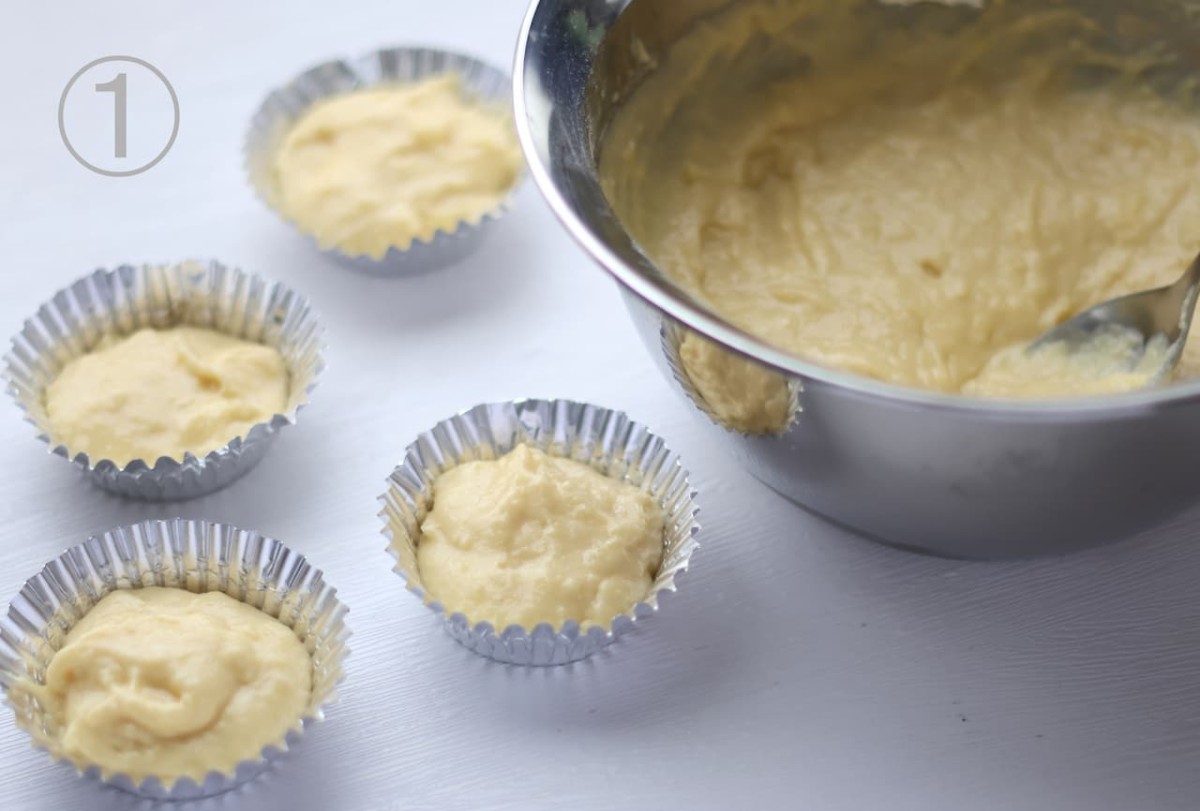 材料を混ぜてアルミカップに入れる