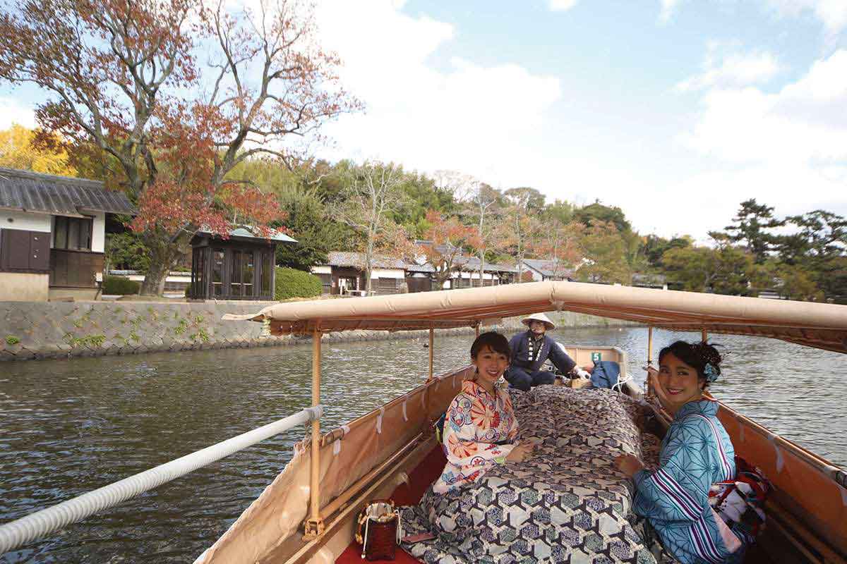 島根県松江市の観光遊覧船「ぐるっと松江堀川めぐり」のこたつ船