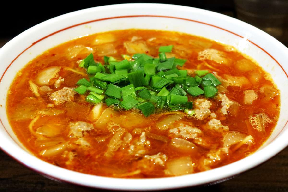 人気記事_唯一無二の旨辛スープ！担々麺専門店『ほうさい』が松江市役所近くにオープン【食べなきゃソンソン！vol.42】